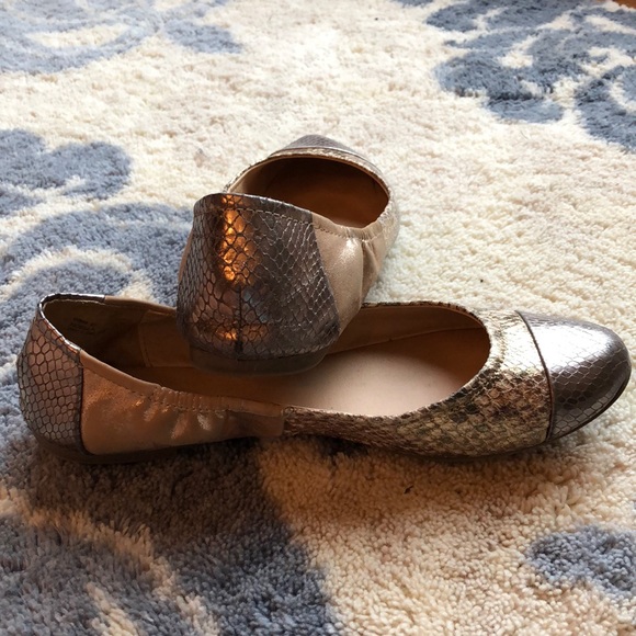 R2 Noella Flats - Picture 2 of 7